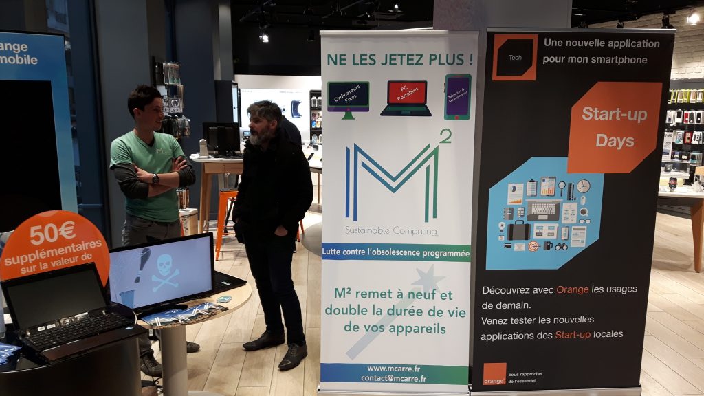 L'équipe M² parle obsolescence programmée avec les clients Orange Lyon République